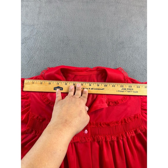Red satiny sheet robe vtg pleats and ruffles unknown size - Picture 5 of 8